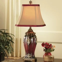 Dramatic Detail Lamp