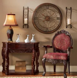 Dramatic Detail Lamp