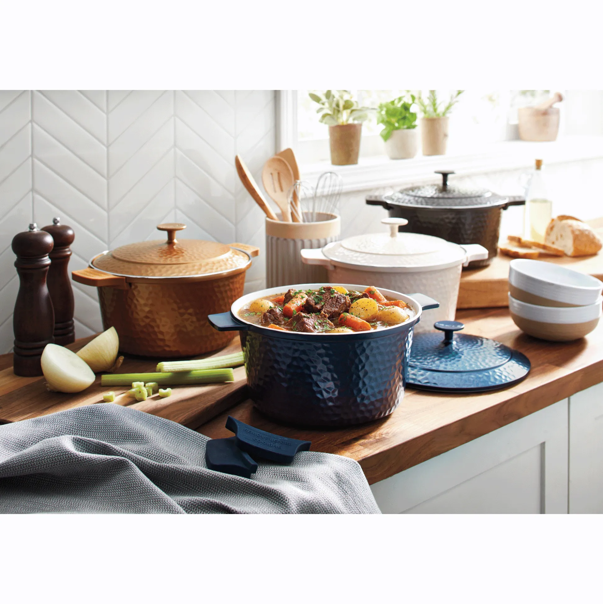 Gotham Steel 5-Quart Hammered Dutch Oven