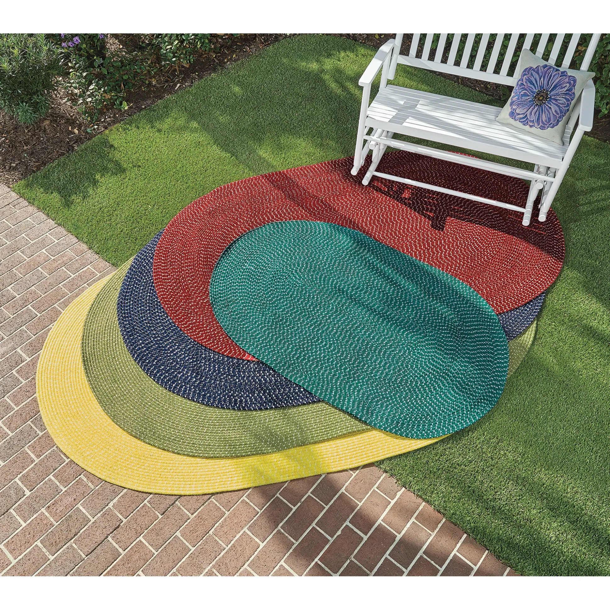 Indoor/Outdoor Sunny Braided Rug