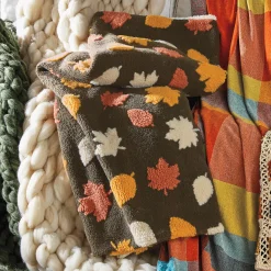 Jacquard Leaf Sherpa Throw
