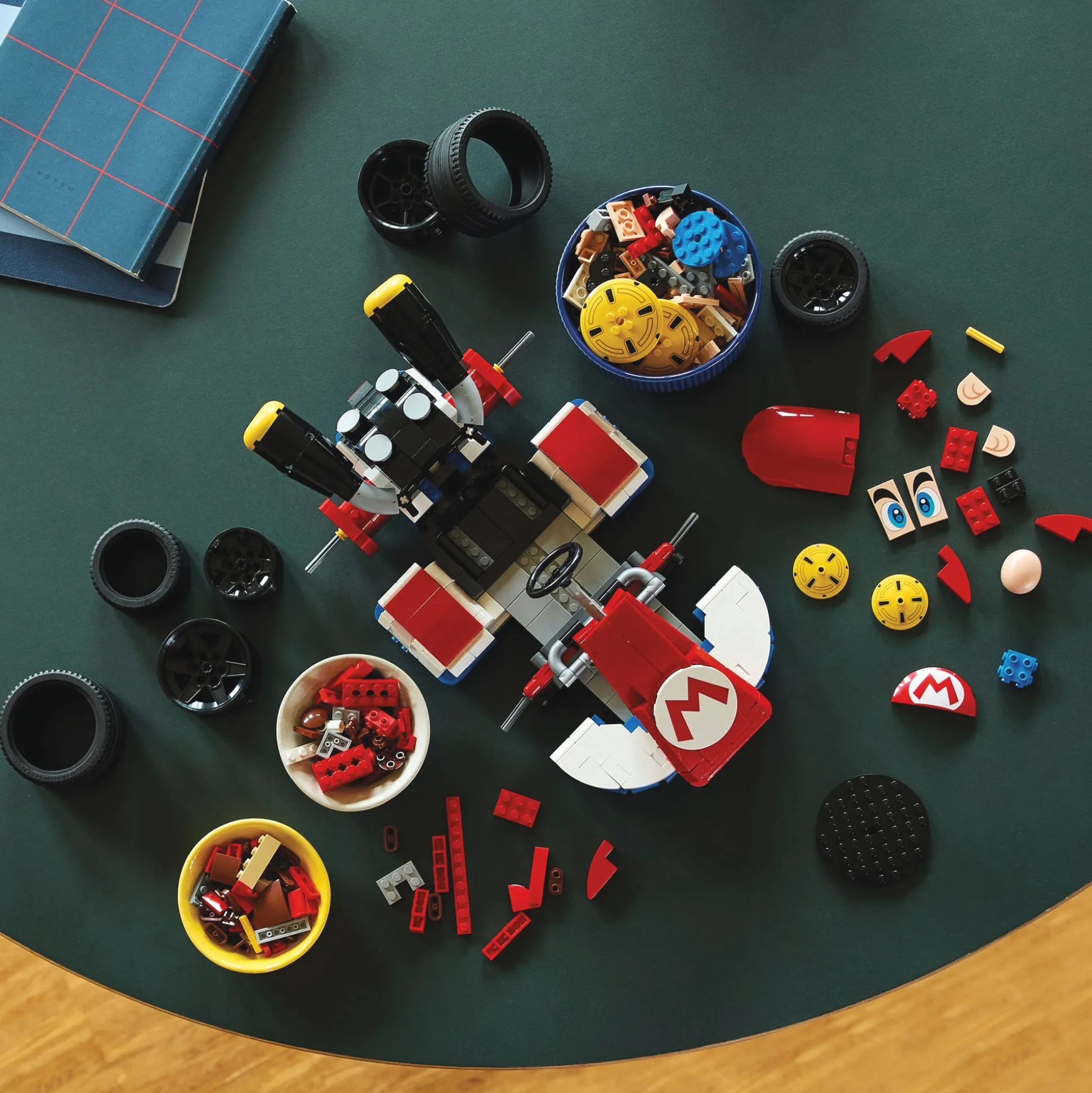 LEGO Mario Kart™ – Mario & Standard Kart