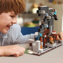 LEGO Minecraft The Pickaxe Mine