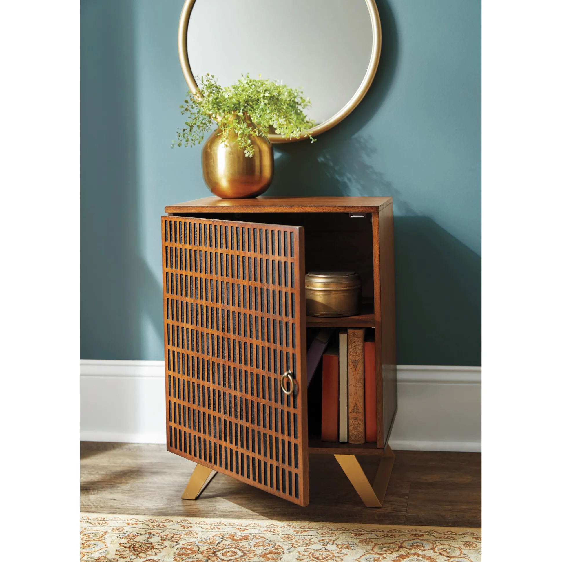 Novalee Cabinet
