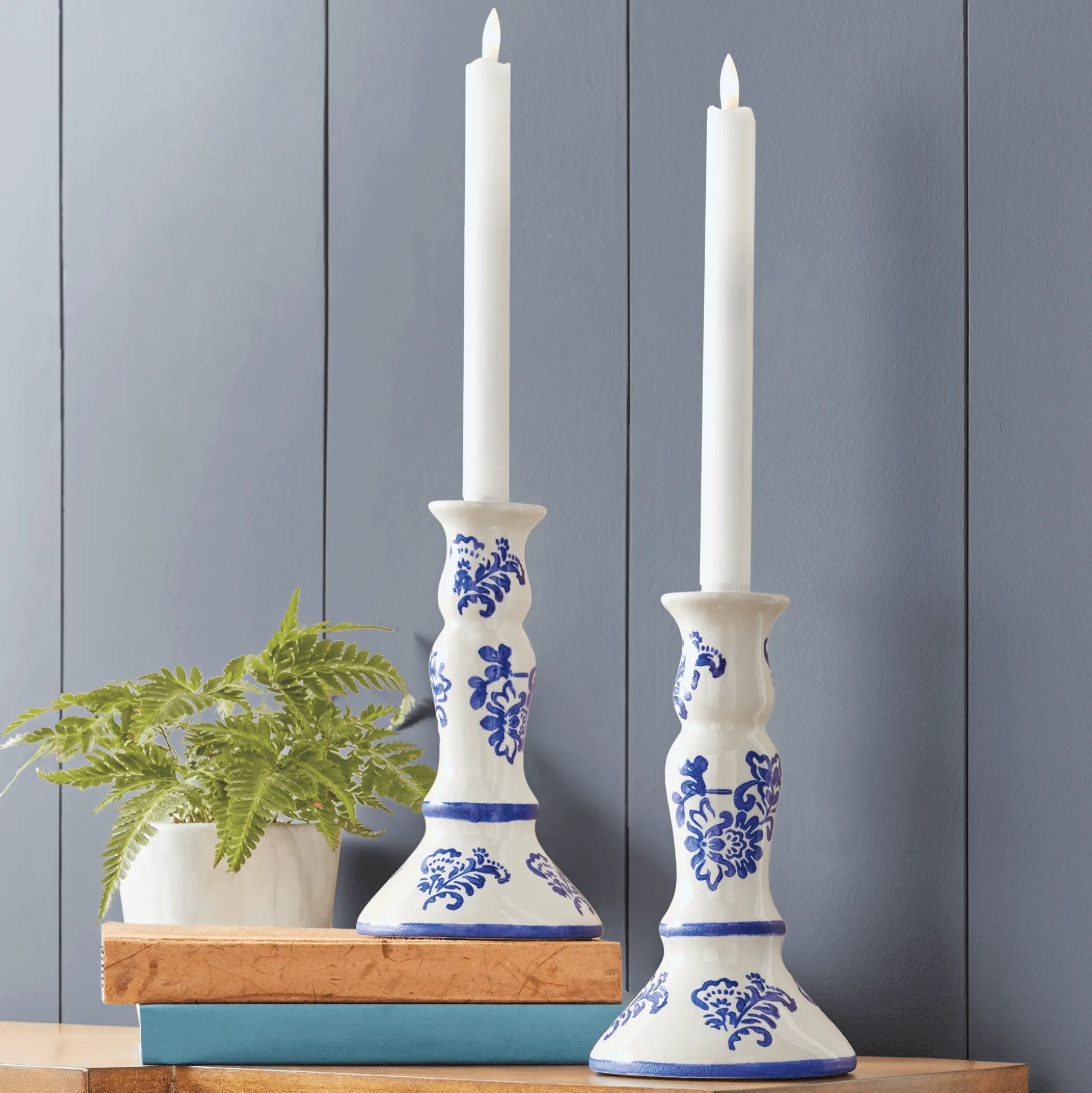 Set of 2 Chinoiserie Candlesticks